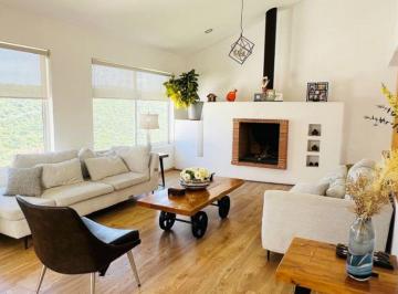 Casa · 317m² · 3 Recámaras · 3 Estacionamientos · Casa en Venta en Mision de Concá