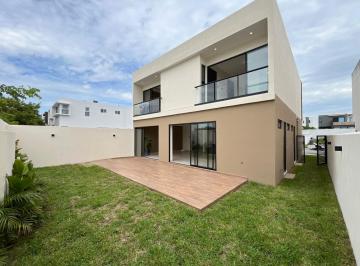 Casa · 212m² · 3 Recámaras · 2 Estacionamientos · Casa en Venta Punta Tiburón Alvarado Veracruz Riviera Veracruzana