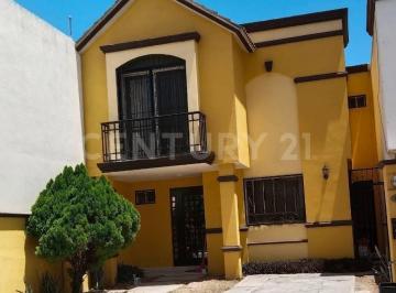 Casa · 180m² · 3 Recámaras · 1 Estacionamiento · Casa en Renta en Col. Puerta de Hierro en Monterrey