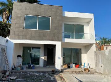 Casa · 230m² · 3 Recámaras · 2 Estacionamientos · Casa en Burgos