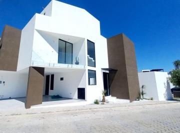 Casa · 227m² · 3 Recámaras · 2 Estacionamientos · Casa en Esquina con Roof Garden | Parque Veracruz, Lomas de Angelópolis | 3 Recámaras con Baño