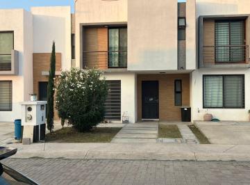 FACHADA FRONTAL · Casa en Renta en Zona Industrial Slp