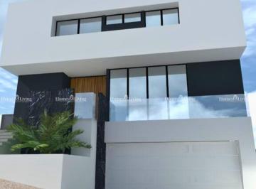 Casa de 4 habitaciones, Chihuahua · Casa en Venta en Bosques de San Francisco