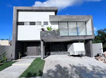 Casa de 4 habitaciones, Mérida · Casa Cana: Donde El Estilo Moderno Se Encuentra con La Serenidad de Mérida