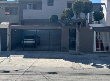 Casa · 341m² · 4 Recámaras · 2 Estacionamientos · Casa en Venta en Paseos del Sol