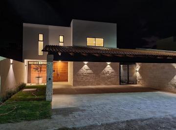 bd95c48b451eb36a7aa356be0a1508e50434b7baa99b268e943ea24e4020fae9 · Casa en Venta en San Miguel de Allende con Jardín, Terraza y 3 Recámaras