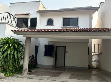 Casa de 3 habitaciones, Centro · Amplia Casa con Jardin en El Corazon de Tabasco 2000
