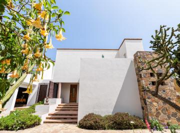 Casa de 4 habitaciones, Ensenada · 2 Casas con Potencial de Renta en La Misión, Ensenada – Cerca de La Playa
