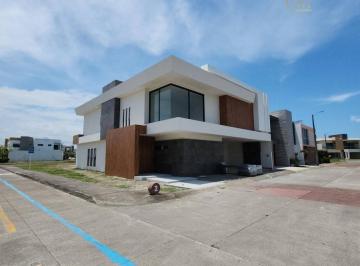 Casa · 450m² · 4 Recámaras · 3 Estacionamientos · Casa - Fraccionamiento Las Palmas