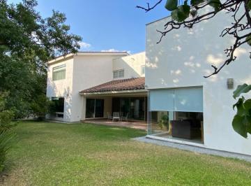 Casa · 685m² · 4 Recámaras · 8 Estacionamientos · Casa en Venta en Venta en Sierra Alta, Rincón de Las Virgenes