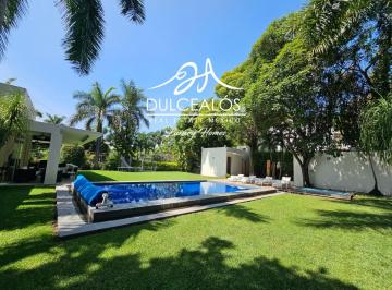 Casa de 4 habitaciones, Jiutepec · Casa en Venta 1 Nivel Fracc Huertas del Llano 4 Recs Alberca Jacuzzi Estudio Spa Jardin
