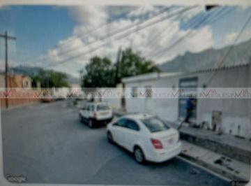 Casa · 390m² · 6 Recámaras · Casa en Venta en Santa Catarina