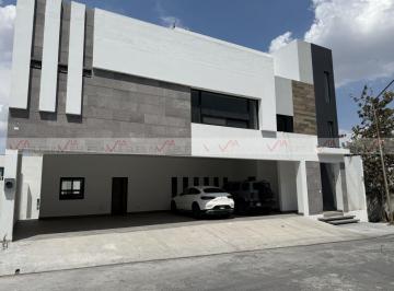 Casa · 749m² · 4 Recámaras · 4 Estacionamientos · Casa en Venta en Cima de La Montaña en Cumbres Monterrey