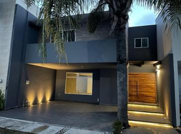 Casa de 3 habitaciones, San Andrés Cholula · Venta de Casa Remodelada en Zona Angelópoliscon Jardín!