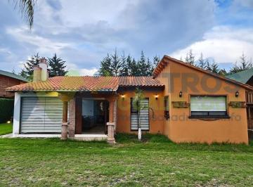 Casa de 2 habitaciones, Pátzcuaro · Casa de Campo en Lago de Pátzcuaro, con Alberca