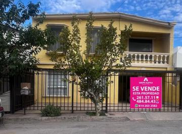 Casa · 176m² · 3 Recámaras · 2 Estacionamientos · Casa en Los Pinos