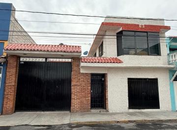 Casa · 210m² · 4 Recámaras · 3 Estacionamientos · Venta de Casa con Local en Ecatepec