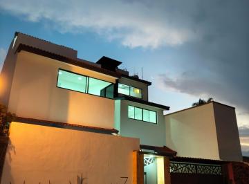 Casa de 5 habitaciones, Cuernavaca · Casa en Renta Vigilancia Seguridad Moderna Jardín y Alberca en Cuernavaca