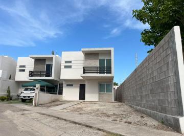 Casa · 107m² · 3 Recámaras · 2 Estacionamientos · Casa en Fraccionamiento Valle Alto