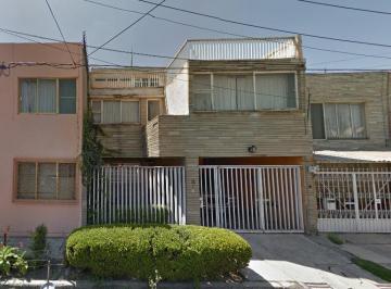 Casa de 4 habitaciones, Venustiano Carranza · Casa en Jardin Balbuena en Recuperacion Bancaria Cerca de Terminal Tapo