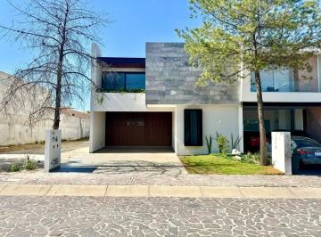 Casa de 4 habitaciones, León · Casa en Venta en La Campiña, con 4 Recámaras con Baño, Una en Planta Baja!