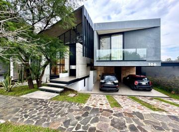 Casa de 3 habitaciones, León · Casa en Venta en Bosque Azul, Exclusivo Diseño y Acabados de Lujo.