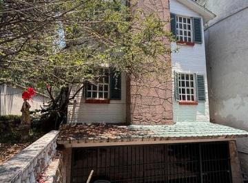Casa · 306m² · 3 Recámaras · 2 Estacionamientos · Casa en Venta Col. El Parque, en Calle Cerrada Frente Al Toreo