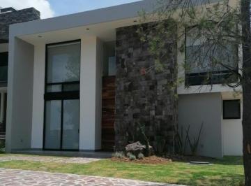 Casa · 250m² · 3 Recámaras · 3 Estacionamientos · Renta de Casa en La Campiña del Bosque Recamara en Planta Baja
