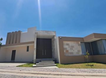 Casa · 350m² · 3 Recámaras · 3 Estacionamientos · Residencia Premium en Esquina | Diseño Una Planta