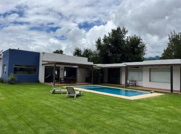 Casa · 1000m² · 4 Recámaras · 4 Estacionamientos · Casa - San Mateo Acatitlán