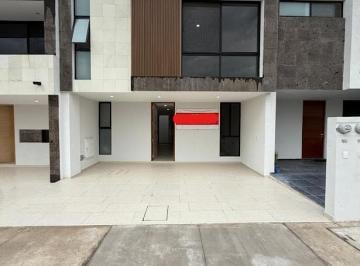 Casa · 210m² · 4 Recámaras · 2 Estacionamientos · Casa en Venta en Vilanova Residencial
