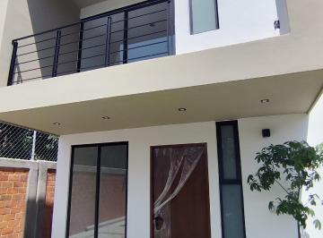 Casa de 4 habitaciones, Jiutepec · Casa Nueva con Alberca y Jardin en Jiutepec