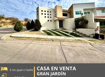 Casa de 3 habitaciones, León · Casa en Venta en Gran Jardín, en Esquina en Calle Cerrada con Vista a La Loma.