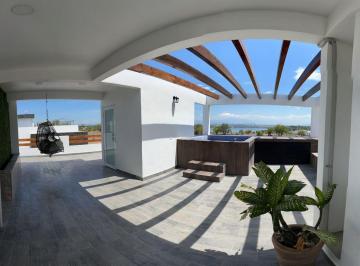 Casa · 217m² · 5 Recámaras · 2 Estacionamientos · Casa con Vista Al Lago, Alberca, Jacuzzi, Seguridad