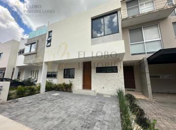 Casa · 160m² · 3 Recámaras · 2 Estacionamientos · Casa en Venta Terraza con Alberca Residencial Arbolada Cancún