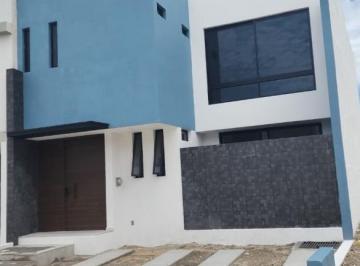 Casa · 195m² · 3 Recámaras · 2 Estacionamientos · Hermosa Casa en Valle Imperial