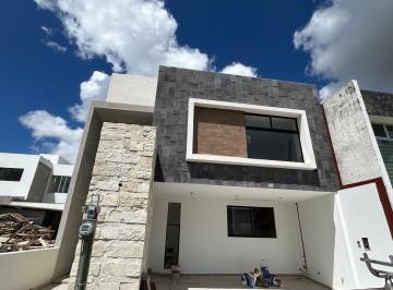 Casa · 241m² · 3 Recámaras · 2 Estacionamientos · Venta de Casa en Lomas de Angelopolis III