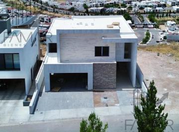 Casa · 430m² · Casa en Residencial Dominion