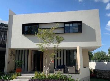 Casa en condominio · 457m² · 4 Recámaras · 7 Estacionamientos · Espectacular Casa en La Toscana: $17’950,000
