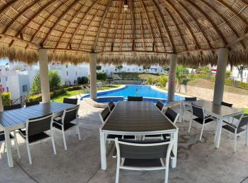 Casa · 110m² · 3 Recámaras · 1 Estacionamiento · Casa en Tequesquitengo
