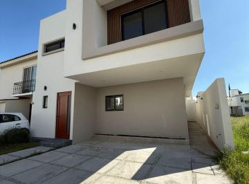 Casa de 3 habitaciones, Corregidora · Casa en Venta en Real del Bosque Corregidora