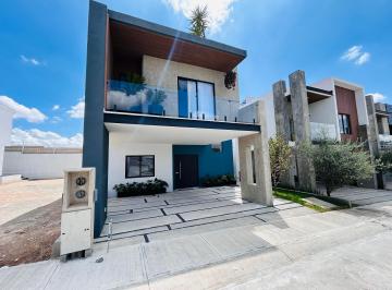 Casa de 4 habitaciones, Pachuca · “exclusiva Casa en Privada con Roof Garden y Recámara en Planta Baja”