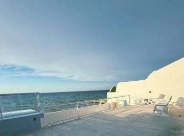 Casa · 330m² · 4 Recámaras · 1 Estacionamiento · Casa Frente Al Mar de Yucatan en Chelem