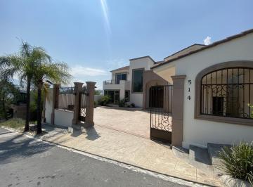 Casa · 837m² · 5 Recámaras · 6 Estacionamientos · Casa en Venta en Bosques de Valle Alto