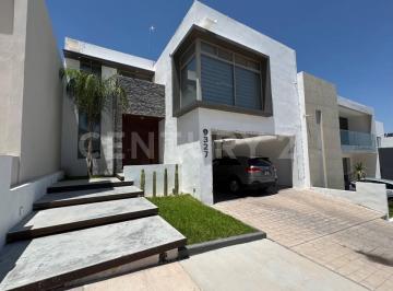 Casa · 226m² · 3 Recámaras · 2 Estacionamientos · Casa en Venta, Asturias, Chihuahua