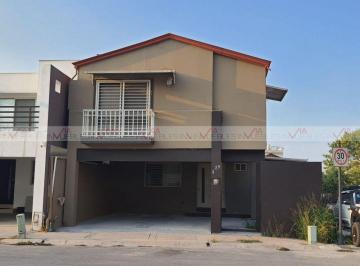 Casa · 220m² · 4 Recámaras · 2 Estacionamientos · Casa en Venta en Monterrey