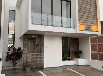 Casa de 4 habitaciones, Morelia · Casa de Tres Niveles y Recámara en Planta Baja en Lomalta Tres Marías, Morelia
