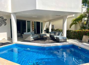 Casa · 600m² · 4 Recámaras · 3 Estacionamientos · Renta Casa Amueblada – Zona Hotelera, Cancún