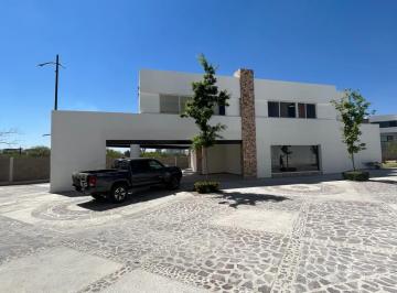 Casa · 187m² · 3 Recámaras · 3 Estacionamientos · Casa - Fraccionamiento Los Calicantos