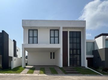 Casa · 310m² · 3 Recámaras · 2 Estacionamientos · Casa con Recamara en Planta Baja y Paneles Solares en Venta en Punta Tiburon